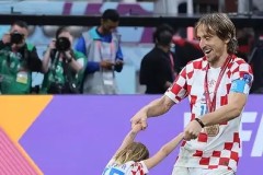 樊振东英超赛场独特手势引热议